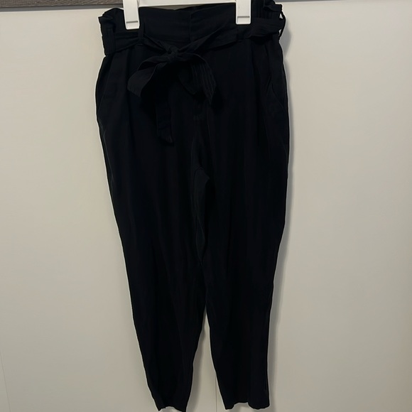 Old navy paper bag style pants - Picture 1 of 4